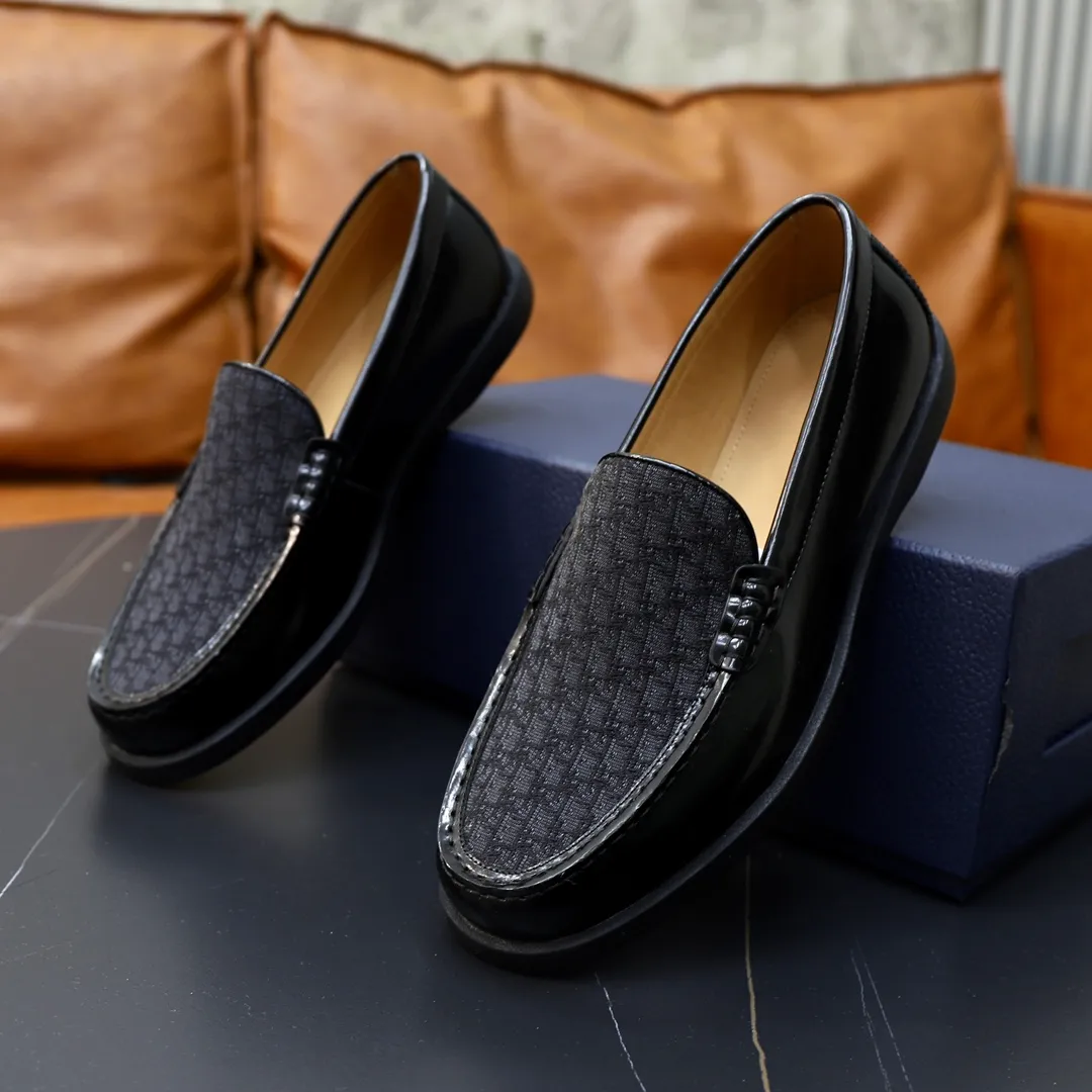 Ex-factory price: 540🙅‍♂️🙅‍♂️🙅‍♂️ Brand: Dior DIOR Standard code: Men's code 38/44 (45 can be customized) Grade: Same as the official website Material: Original cowhide stitching, cowhide lining, original TPU wear-resistant soft outsole Style categories: Leisure and sports version, footwear for driving, young fashion, European and American trends, British style Color: actual picture color